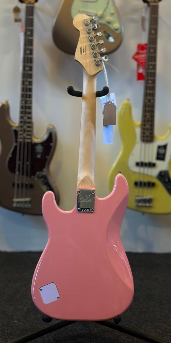 Squier Mini Stratocaster Shell Pink Laurel by Fender | Openstage Revenda Oficial Fender Brasil 