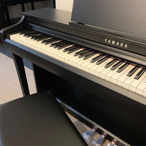 Piano Digital Yamaha Clavinova Clp-825 Black 88 Teclas Grandtouch-s Com Bluetooth 