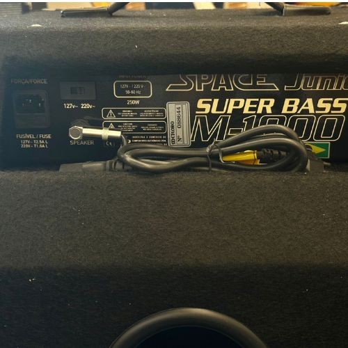 Combo Baixo Meteoro Space Jr. Super Bass M1000 12” 100w Rms Com Line Out e Saída Para Fone 