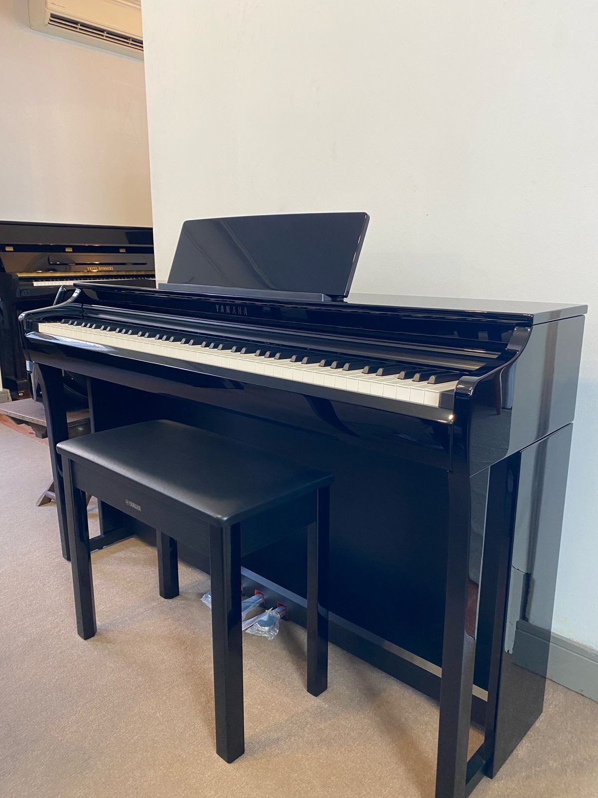 Piano Yamaha Clavinova Clp 825 Polished Ebony