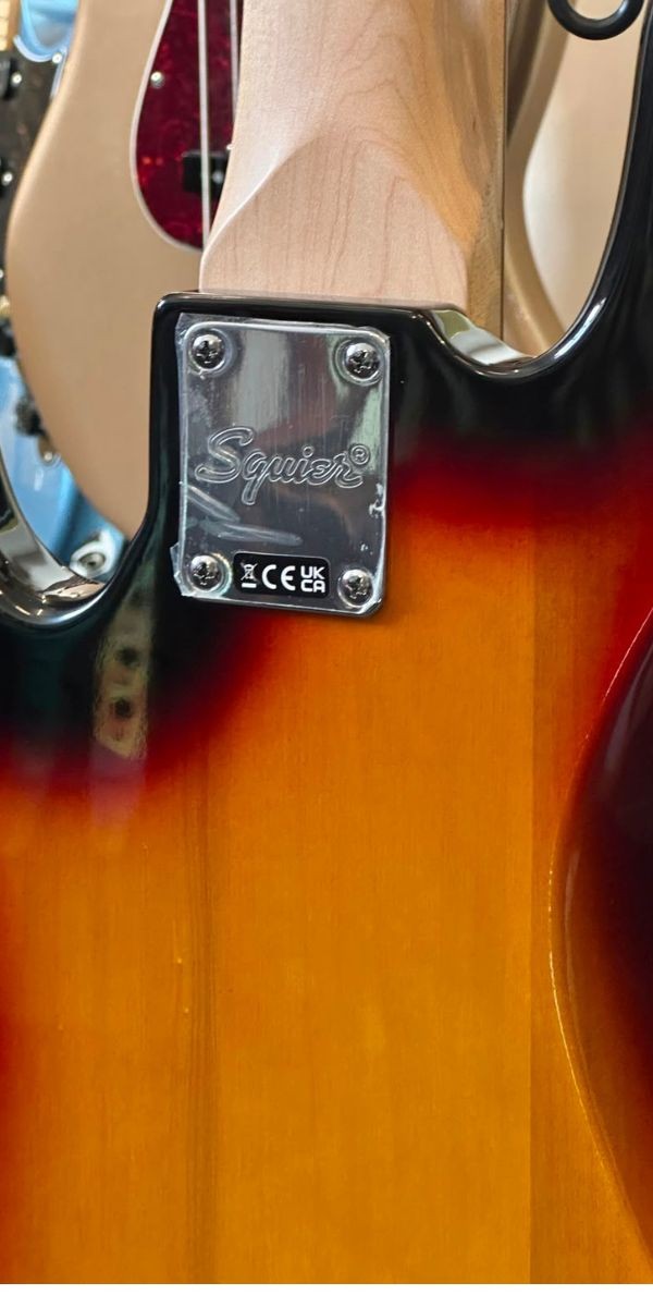 Baixo Squier Affinity Jazz Bass v 5 Cordas Laurel 3-color Sunburst by Fender 