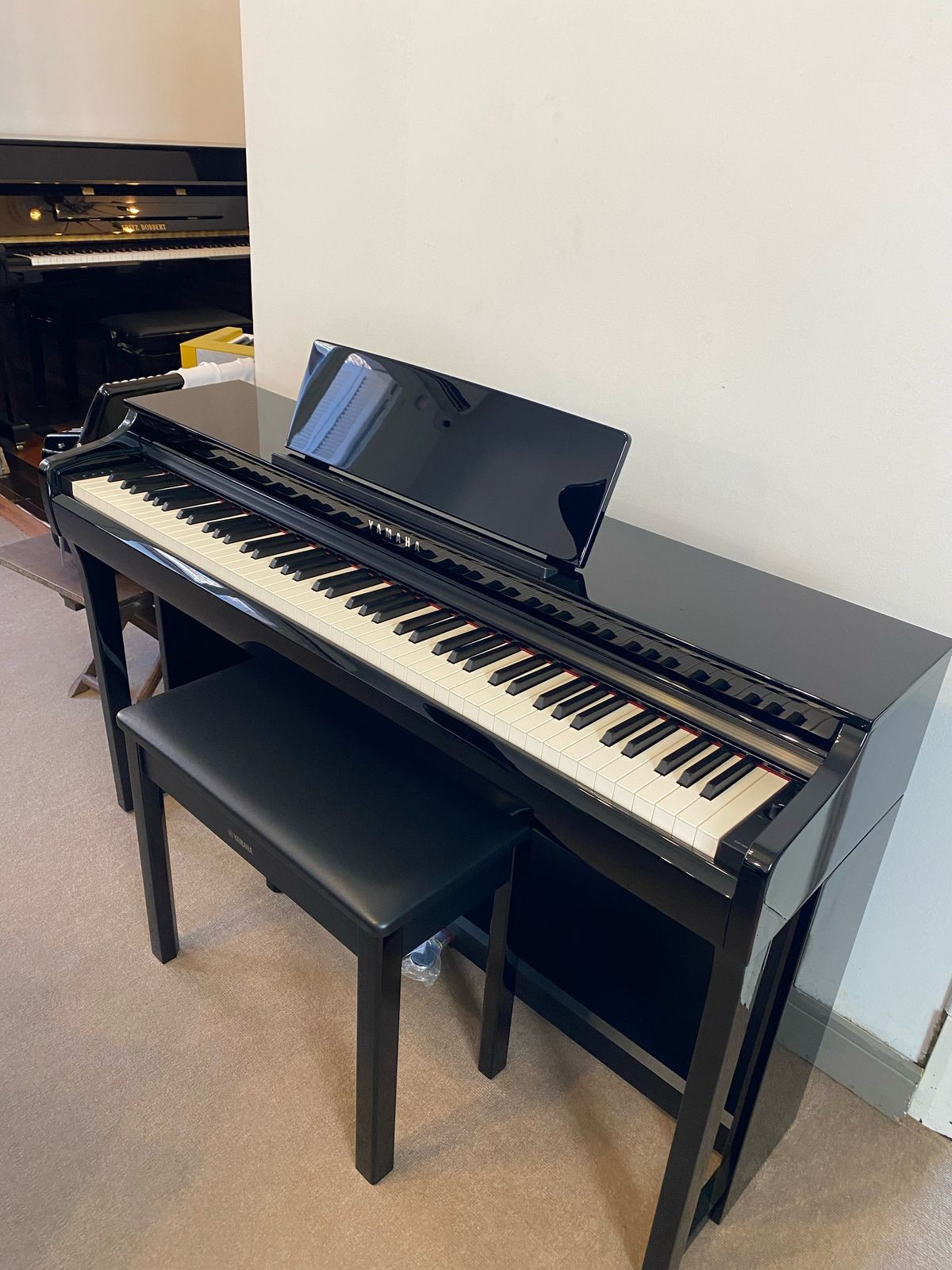 Piano Yamaha Clavinova Clp 825 Polished Ebony