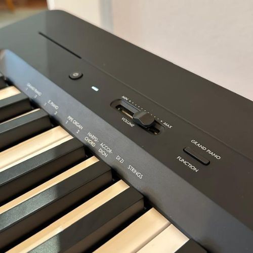 Piano Digital Yamaha P-145 bk 88 Teclas Ghc Portátil Preto 