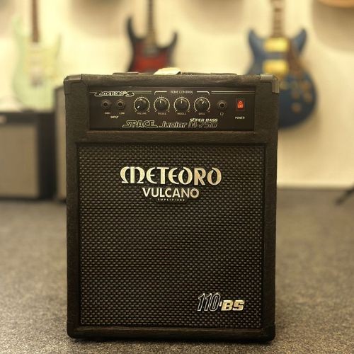 Combo Baixo Meteoro Space Jr. Super Bass M750 10” 75w Rms Com Saída Para Fone e Line Out 