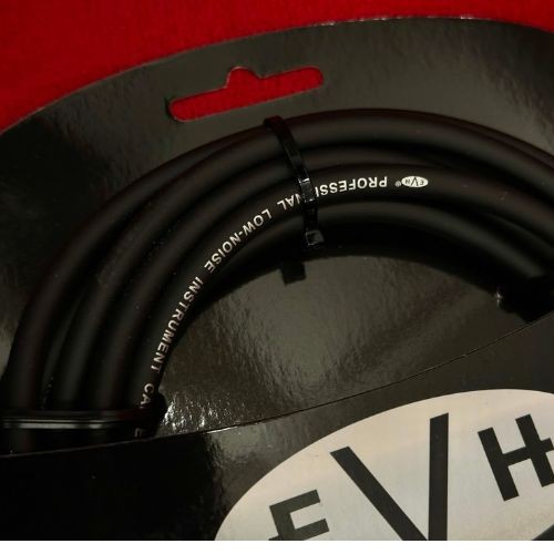 Cabo Evh Premium Guitar Cable P10/p10 Preto Com Conectores Switchcraft Para Guitarra e Baixo 