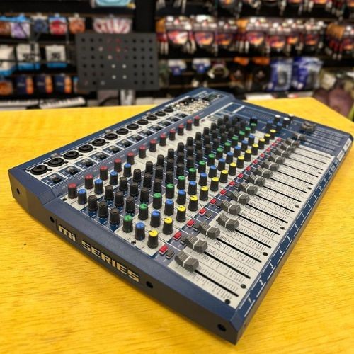 Mesa de Som Soundcraft Mi-16 Analógico Com 16 Canais 