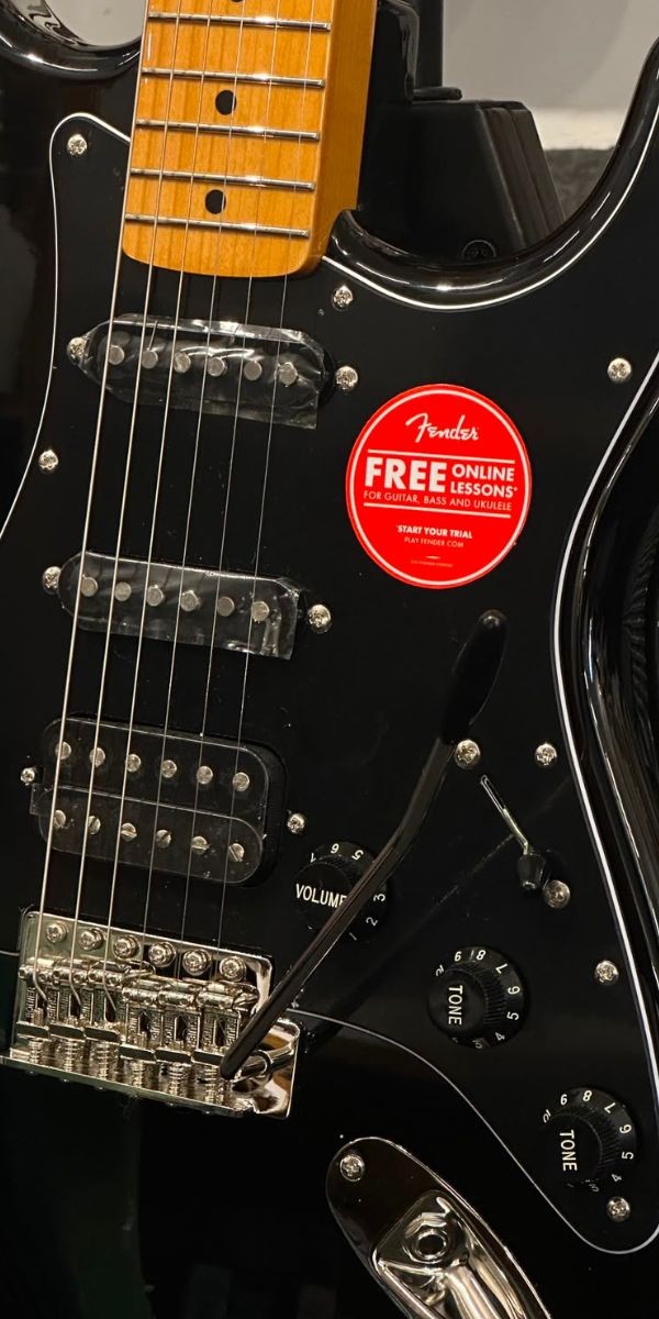 Guitarra Squier Classic Vibe ’70s Stratocaster Hss Black Maple by Fender – 0374023506 