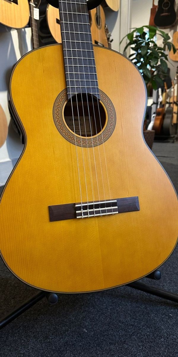 Violão Yamaha Cgx122ms Nylon Eletroacústico Tampo Maciço Natural System73 