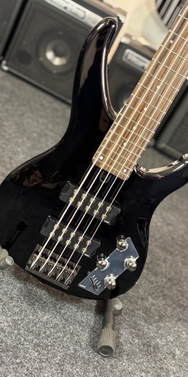Baixo 5 Cordas Yamaha Trbx305 Black Ativo Performance eq 